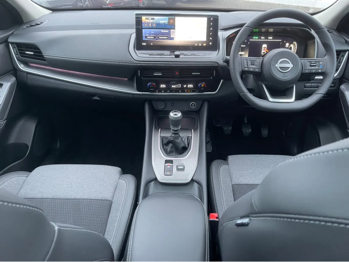 Nissan Qashqai MY25 SV PREMIUM 1.3 T 140 bhp - Image 4