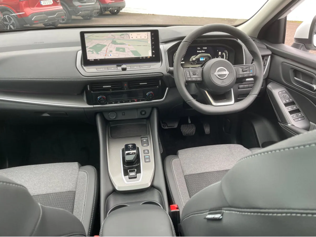 Nissan Qashqai MY25 SV Premium HYBRID Automatic - Image 4