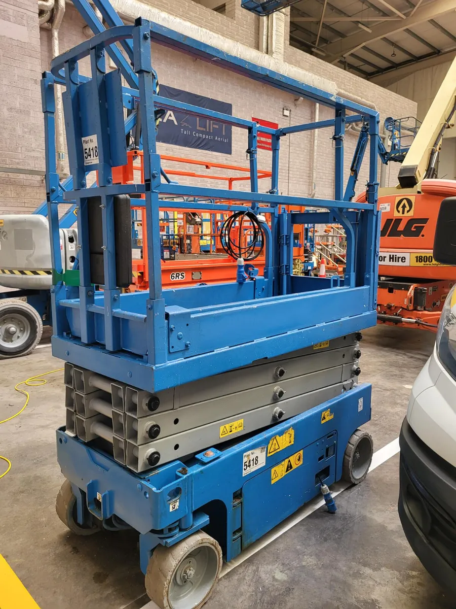 Genie GS1932 - 6 m Battery Scissor - 2019 - Image 1
