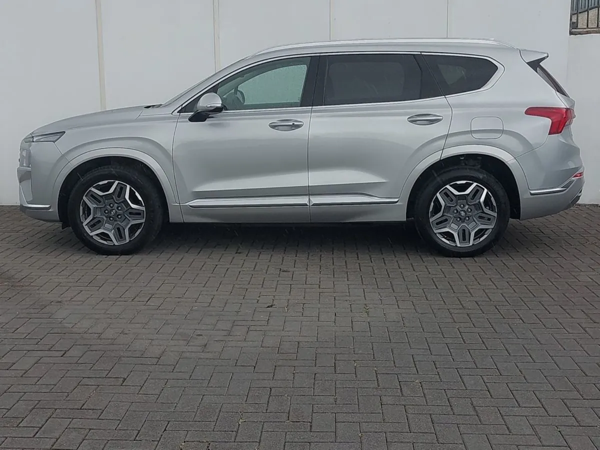 Hyundai Santa Fe 1.6 Phev 4WD Executive Plus Auto - Image 4