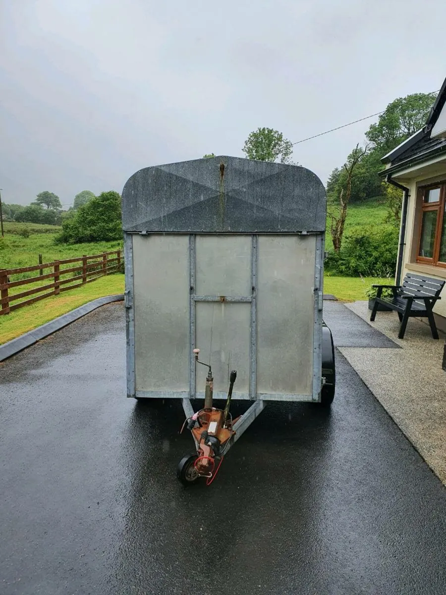 Trailer - Image 1