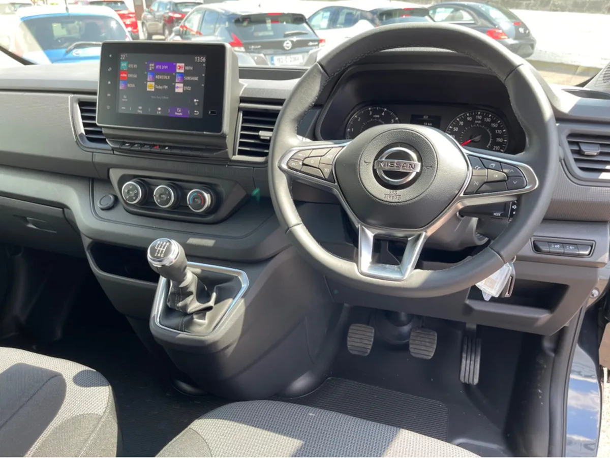 Nissan Primastar SV PREMIUM 130 bhp Camera Front & - Image 4