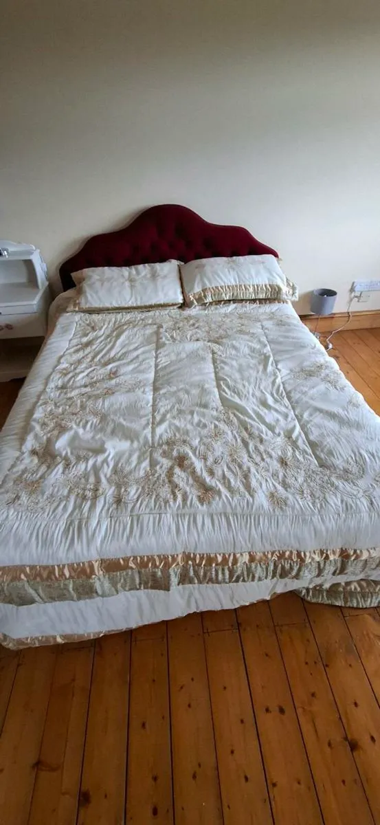 Double devan bed with velvet headboard - Image 3