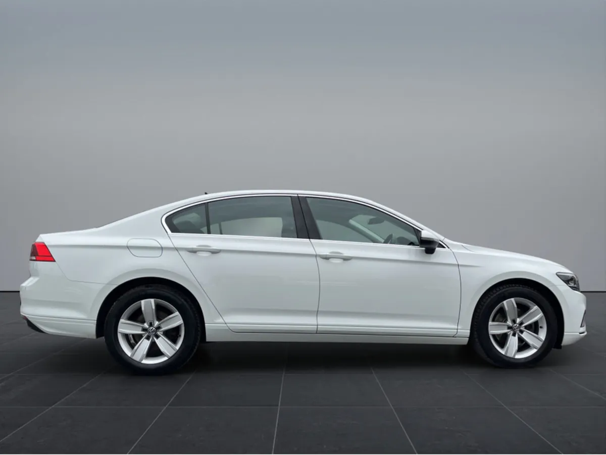 Volkswagen Passat SE TDI Diesel - Image 2