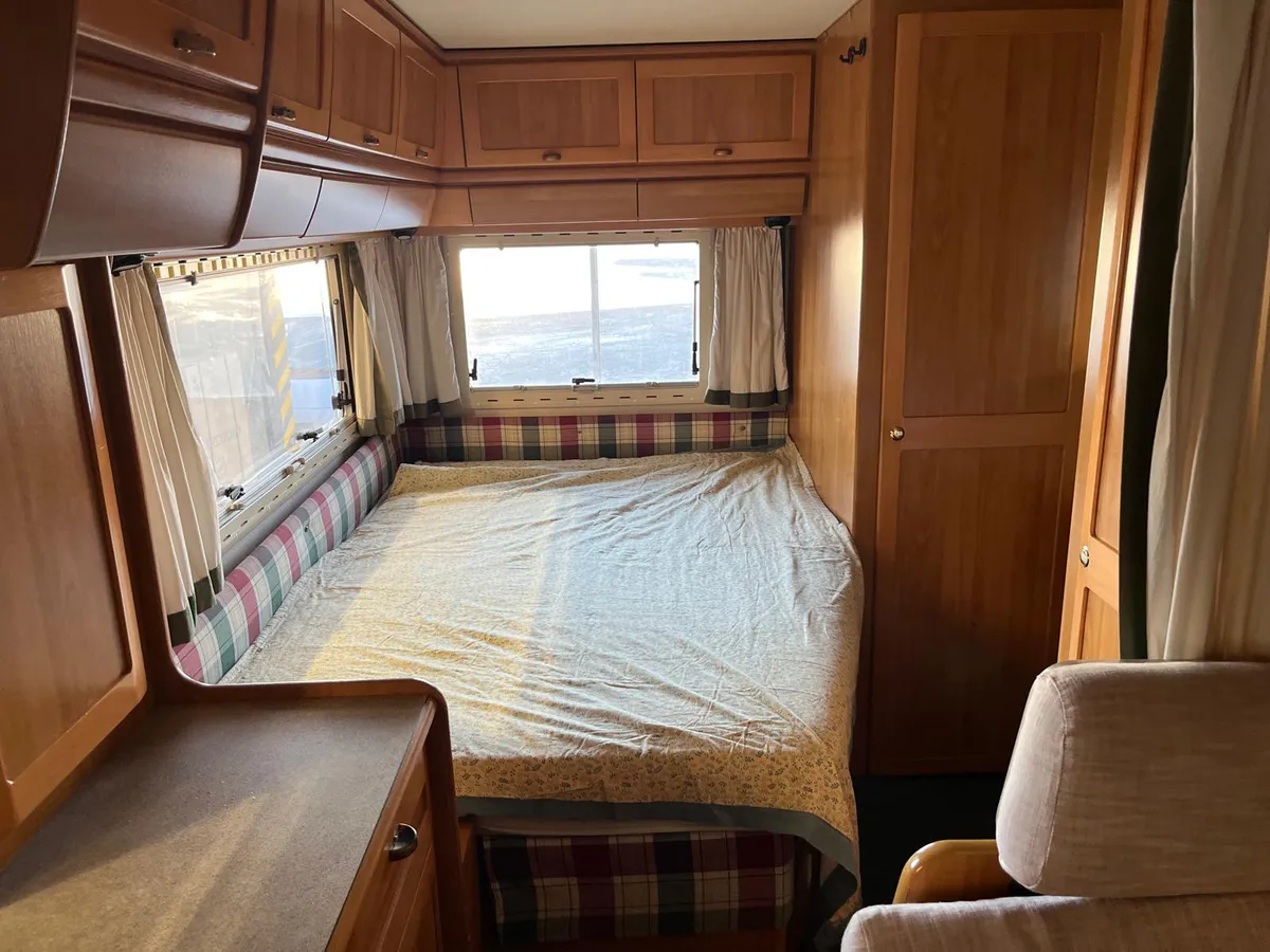 HYMER 6 BERTH FIXED REAR BED SPOTLESS CVRT  02/26 - Image 3