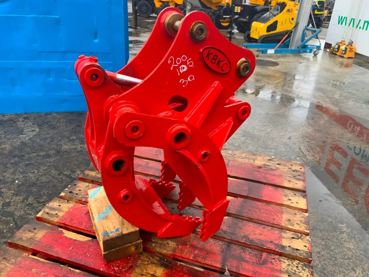 MINI DIGGER HYDRAULIC GRAB....30mm......7212. - Image 1