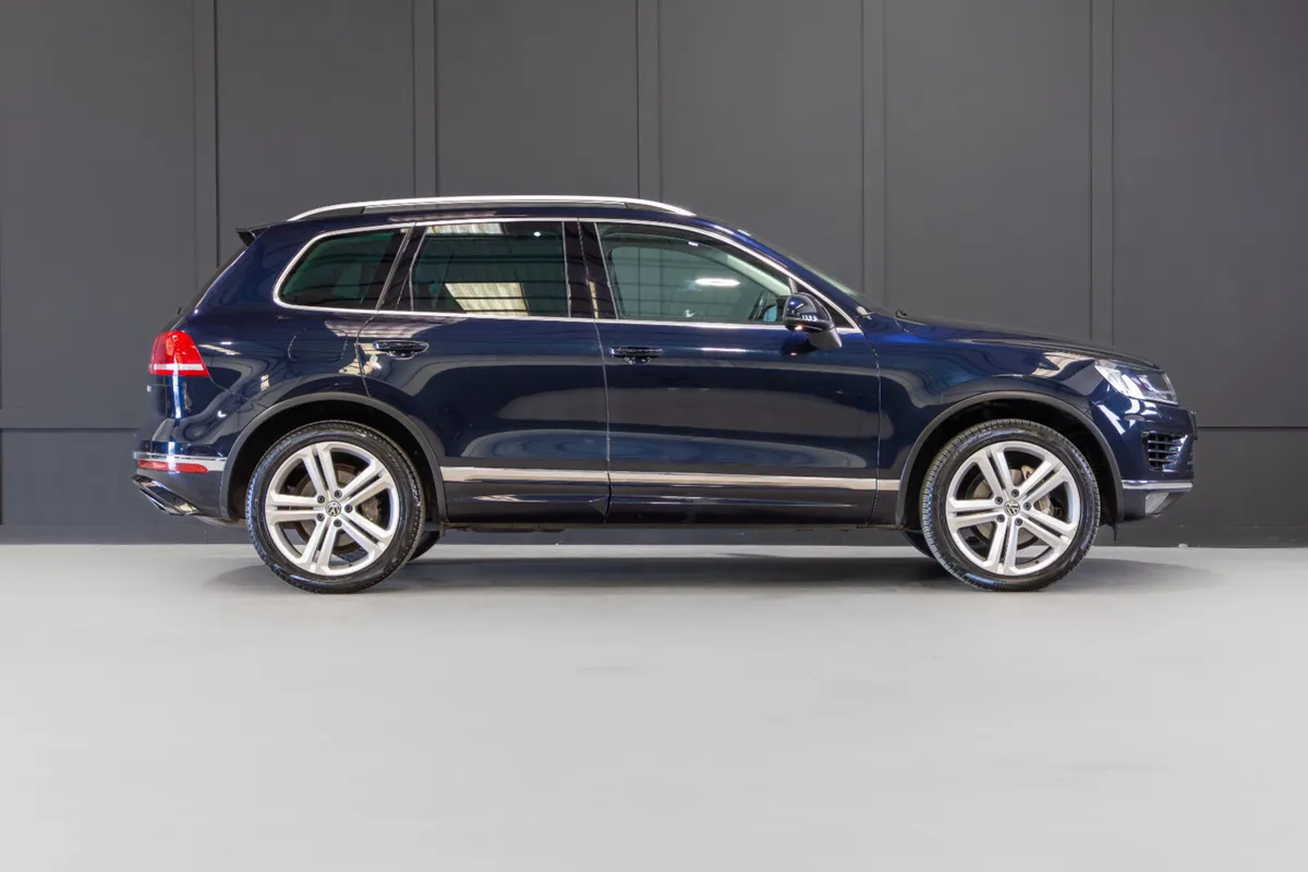 182 Volkswagen Touareg V6 5 Seat N1 Crewcab - Image 2