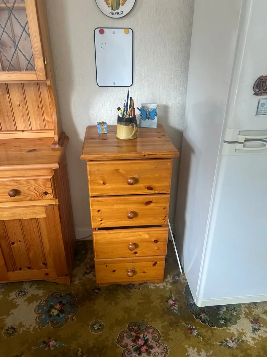 Kitchen furniture - Image 1