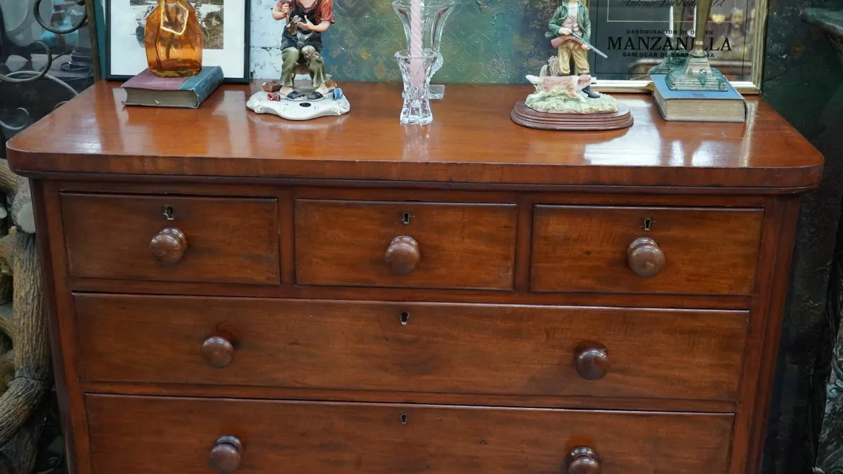 Original Victorian Mahogany Chest of Drawers - Image 4