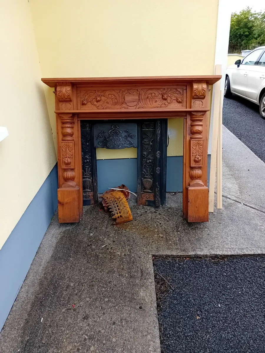 Fire surround and fireplace
