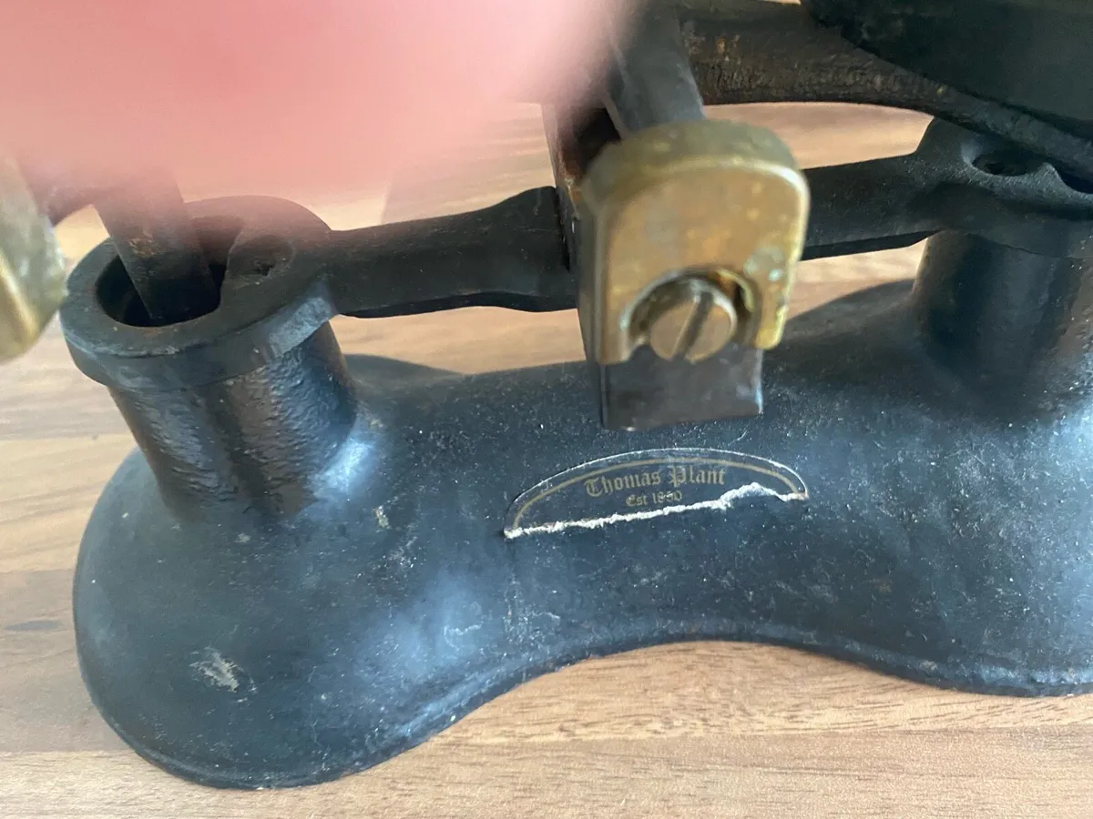 Vintage weighing scales - Image 3