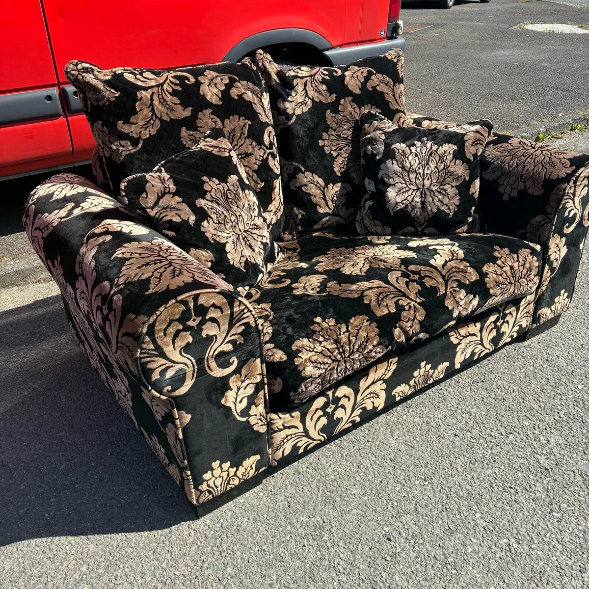Lovely two seater couch - Black & Gold V. Comfy - Image 3