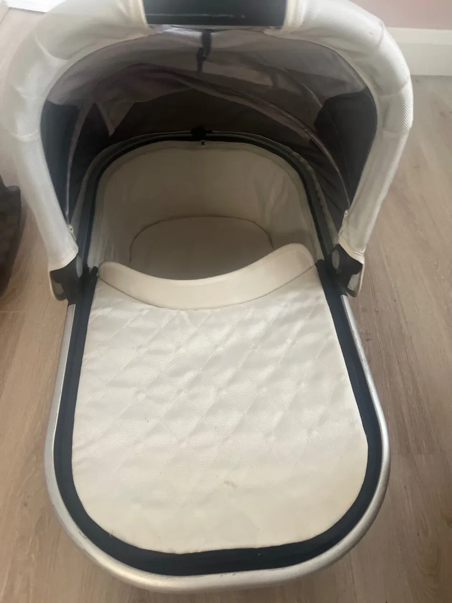 Uppababy bassinet - compatible with Vista or Cruz - Image 1