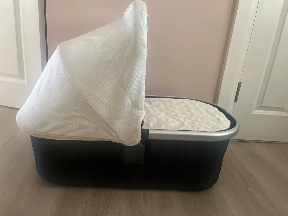 Uppababy bassinet - compatible with Vista or Cruz - Image 2