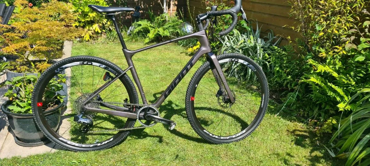 Giant Revolt Advanced Pro Gravel Bike ML - Image 1
