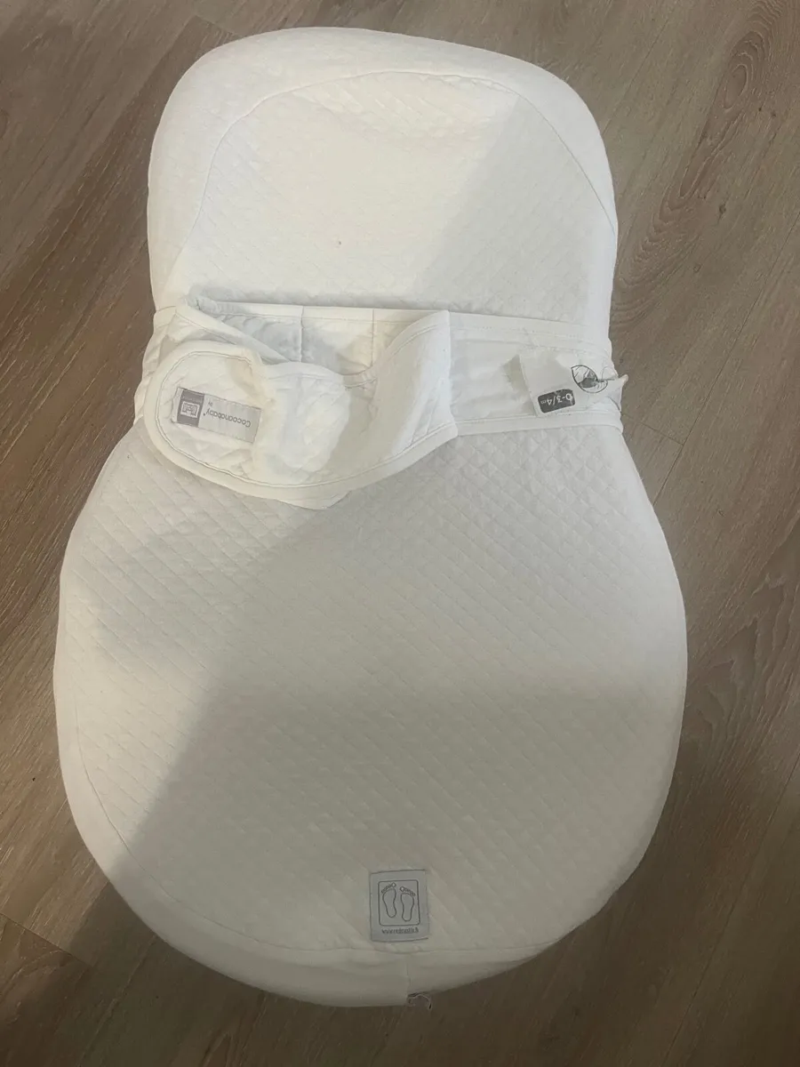 Cocoonababy nest - excellent condition - Image 1