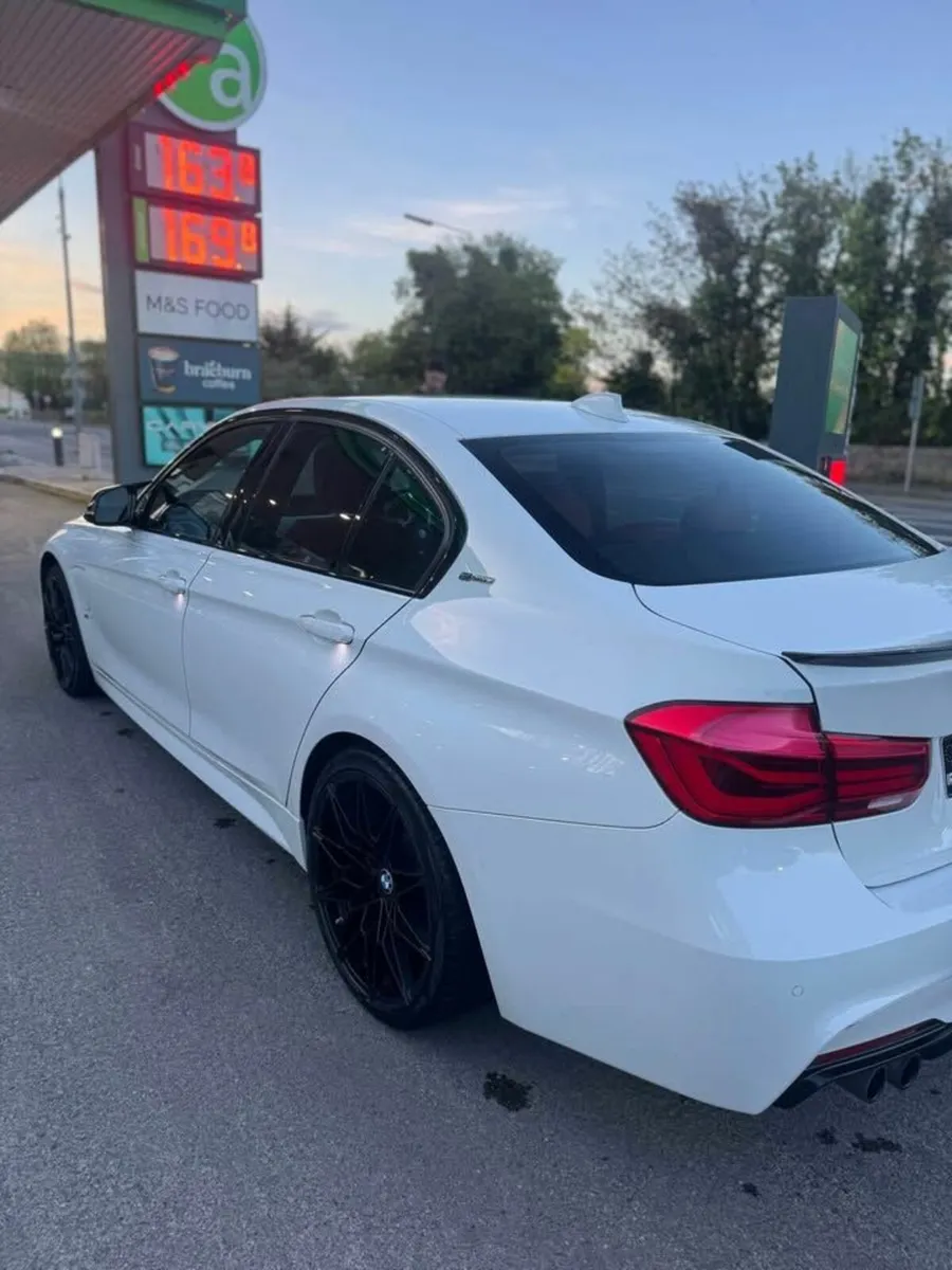 BMW 3-Series 2017 - Image 2