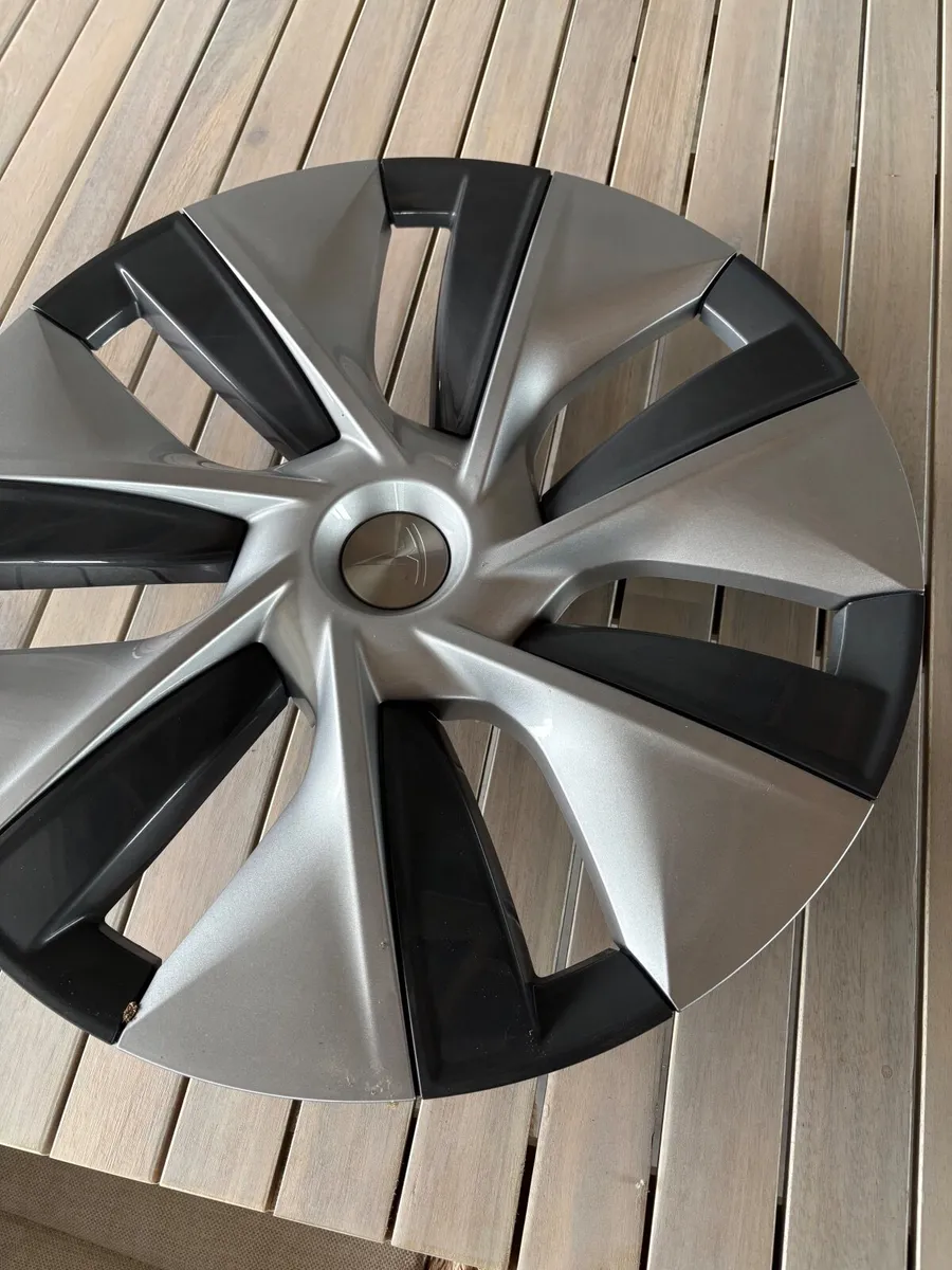 Gemini wheel covers - Image 2
