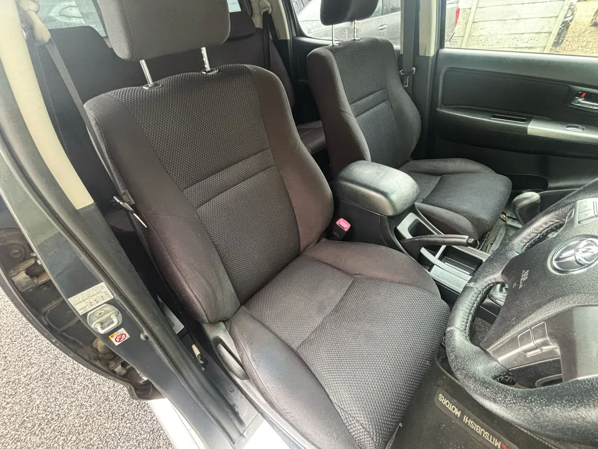 2015 Toyota Hilux 3.0 D4D 171 Invincible Crewcab - Image 4
