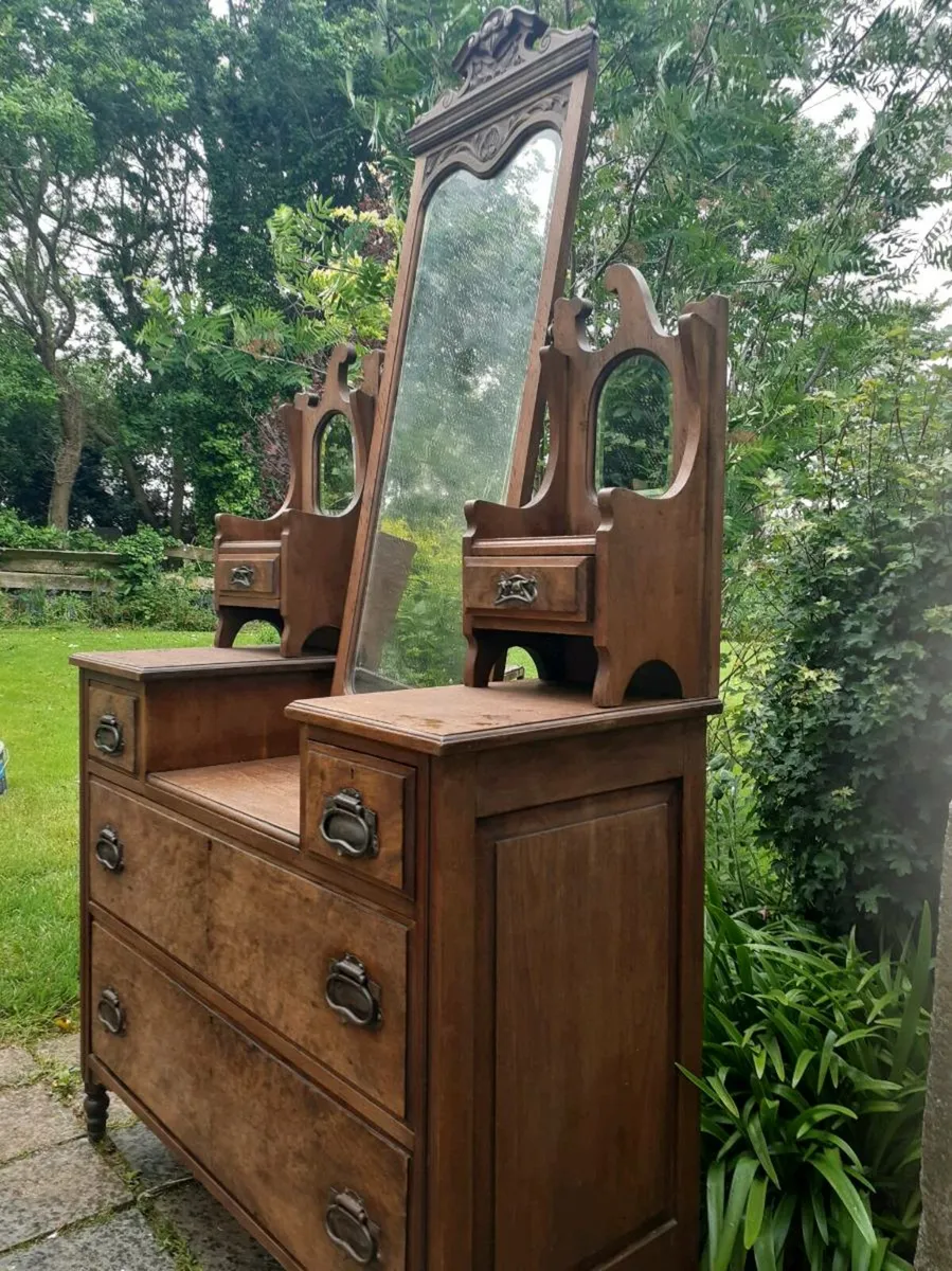 Dressing table - Image 1