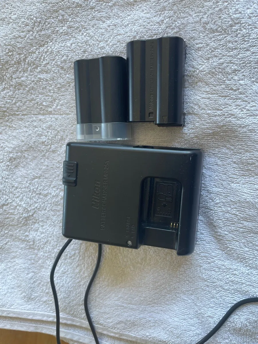 Nikon D600 camera +24-70mm f/2.8G Ed lens 3 batt - Image 3