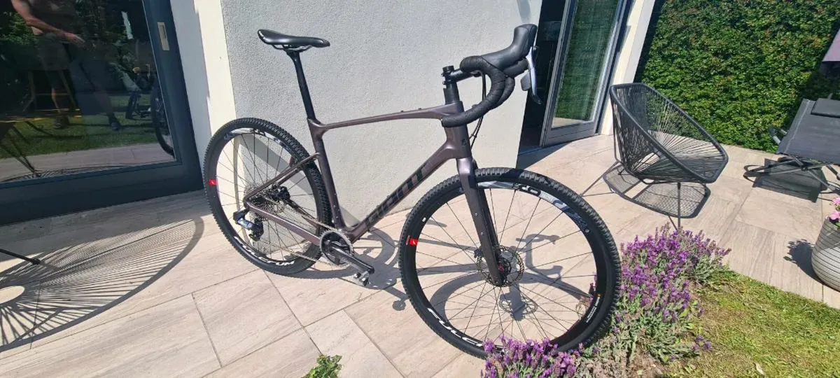 Giant Revolt Advanced Pro Gravel Bike ML - Image 4