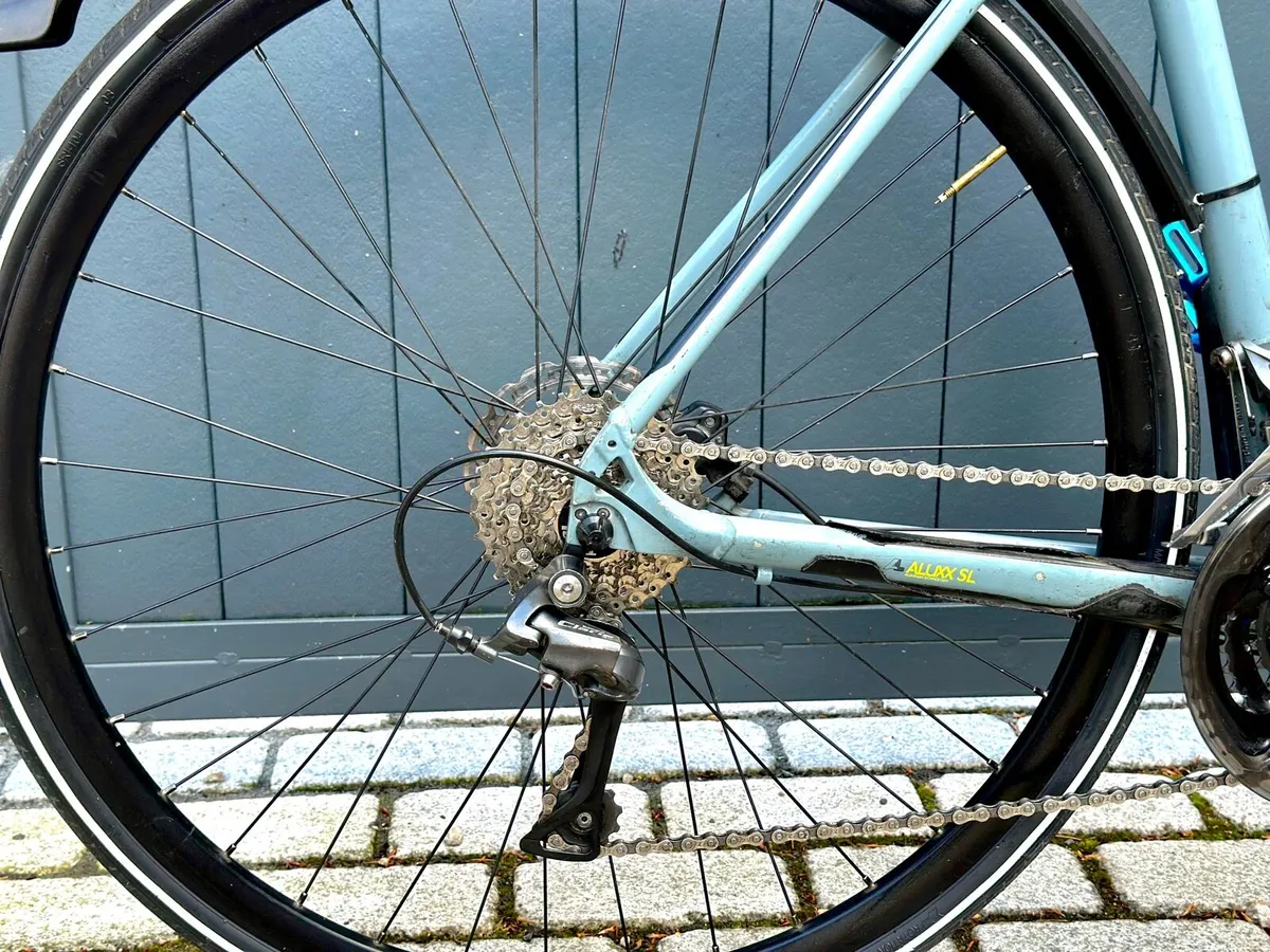 Giant Bike - Image 4