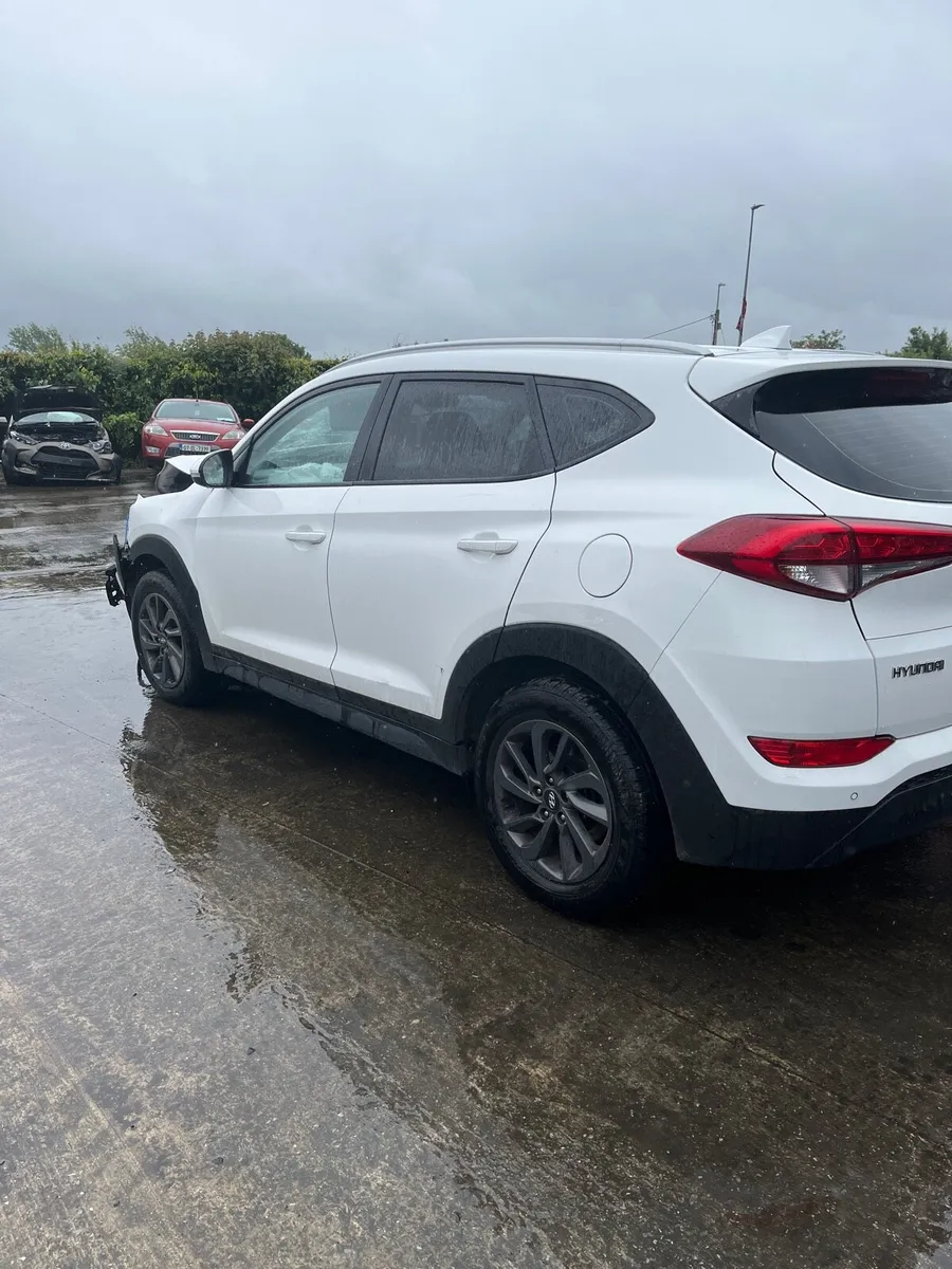 2017 Tucson for parts - Image 2