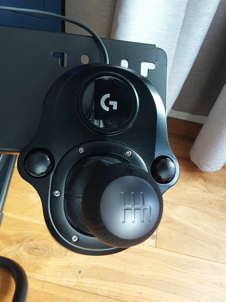 Racing chair, wheel, pedals and gear lever - Image 2