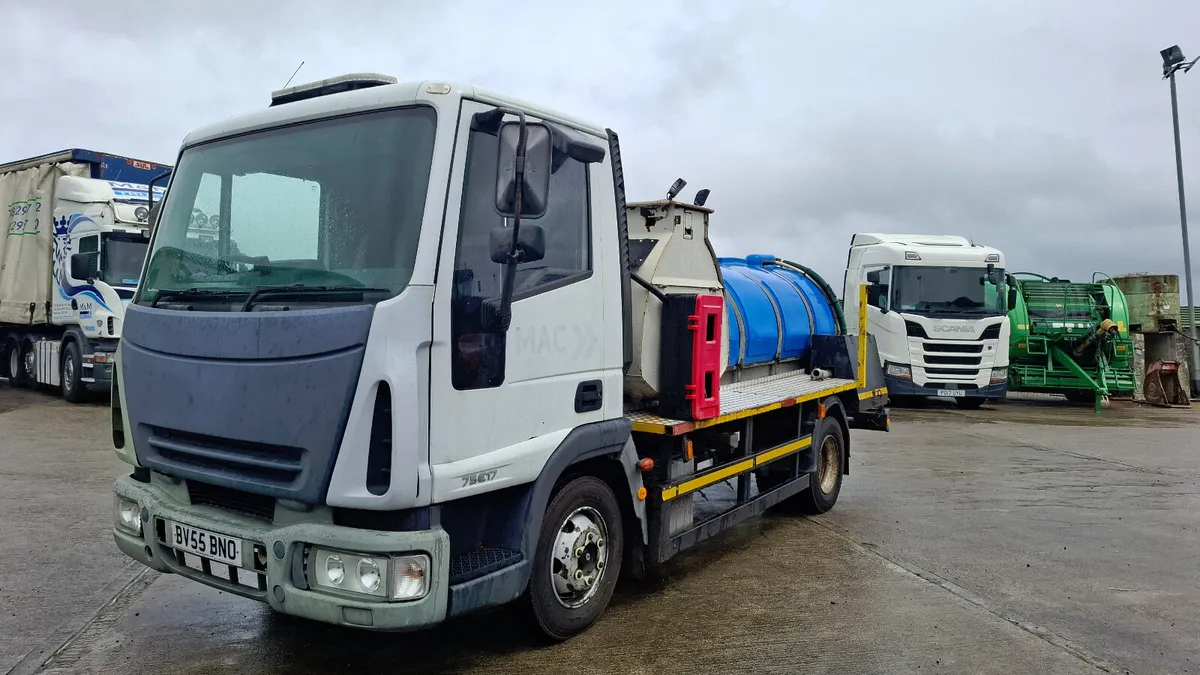 2005 Iveco 75E17 , Water & Fuel Bowser Truck. - Image 3
