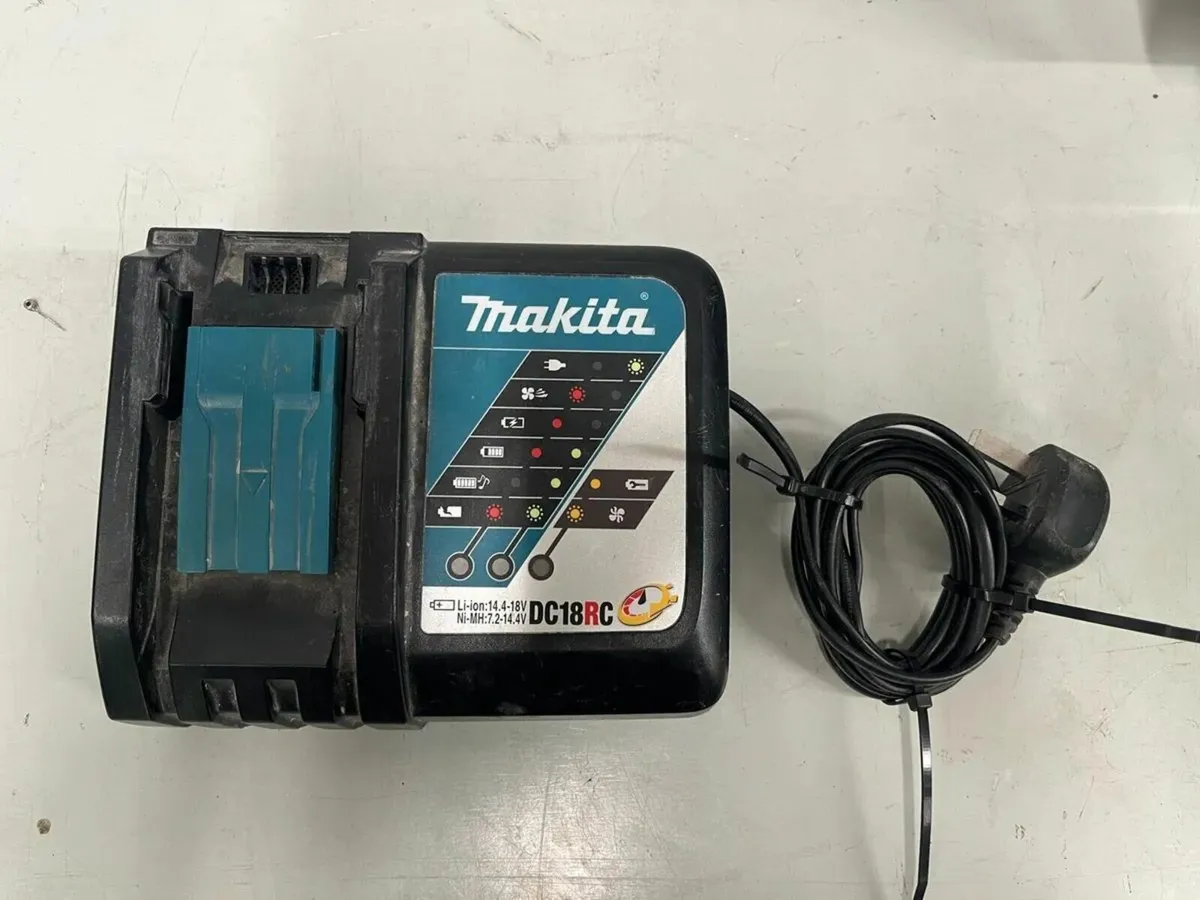 Makita Charger