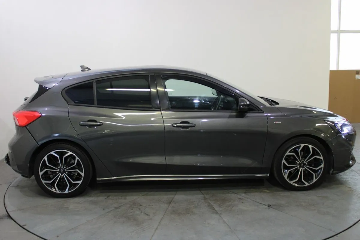 Ford Focus 1.5l Ecoblue 120PS St-line - Image 3