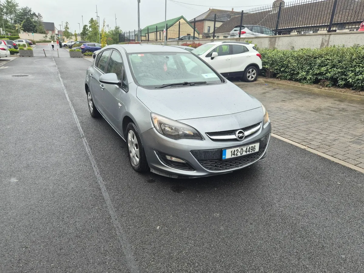 Opel Astra 2014 - Image 2