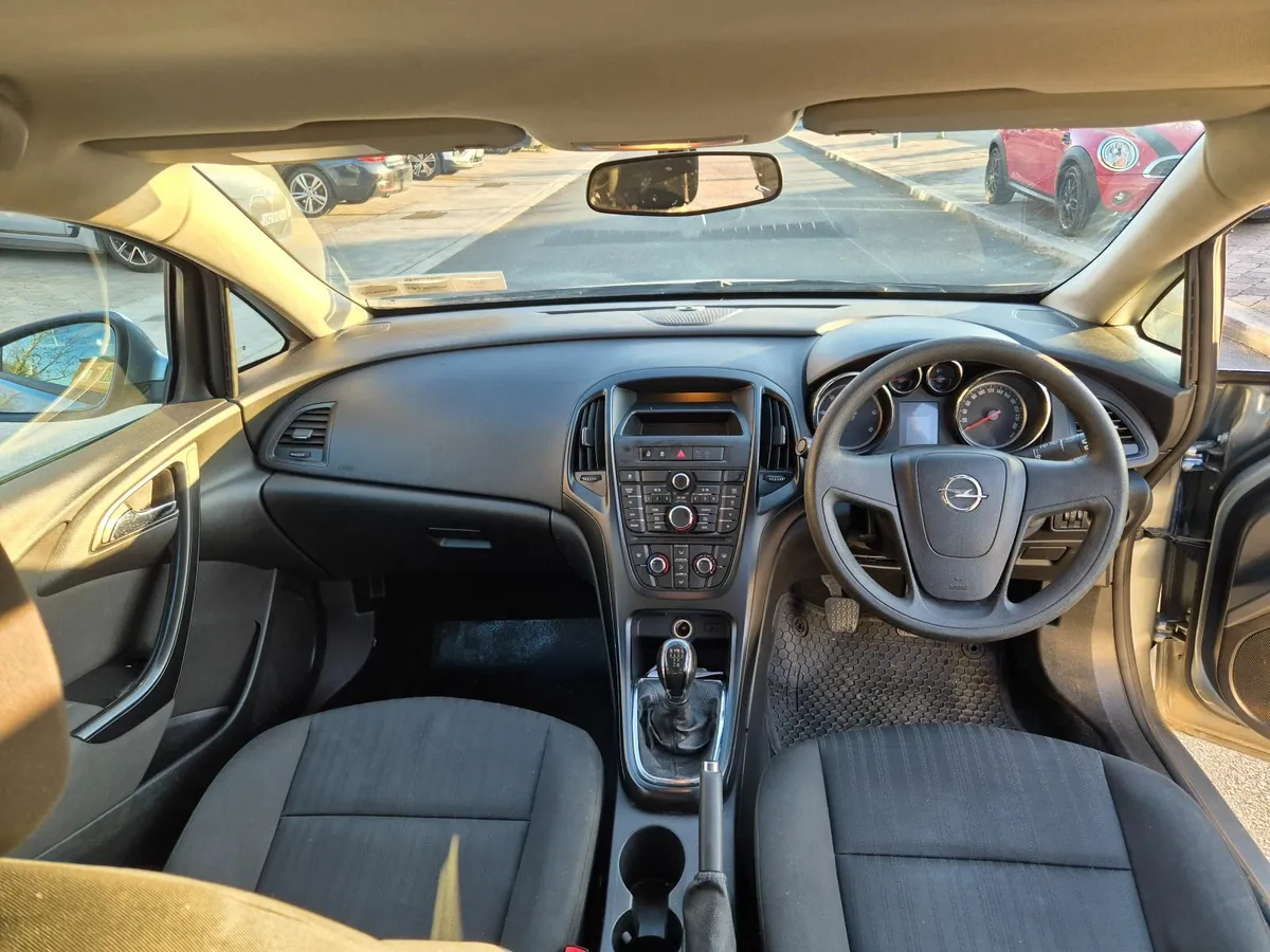 Opel Astra 2014 - Image 4