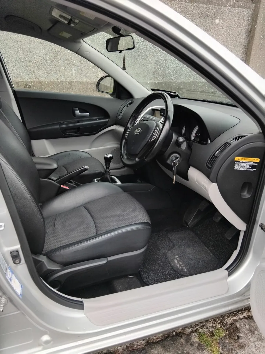 2008 kia Ceed 1.4 petrol ONLY 69 K GENUINE  MILES - Image 3