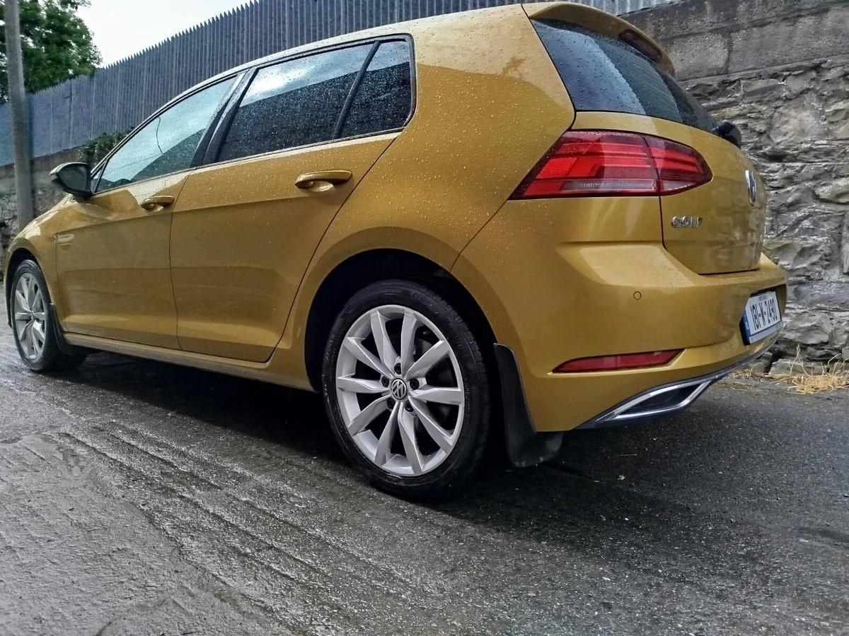 Volkswagen Golf 2018 HIGH LINE TDI RED - Image 4