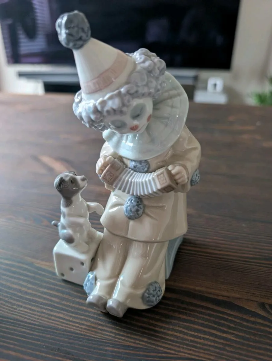 Lladro Pierrot with Concertina & puppy figurine - Image 1