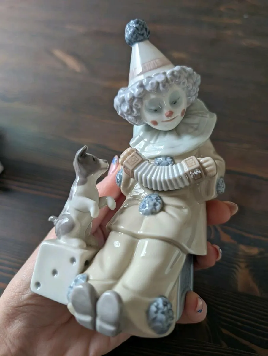 Lladro Pierrot with Concertina & puppy figurine - Image 2