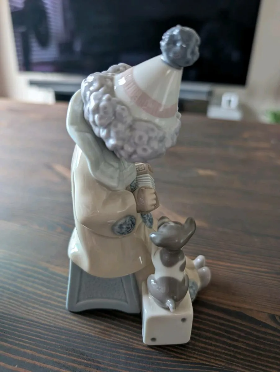 Lladro Pierrot with Concertina & puppy figurine - Image 3