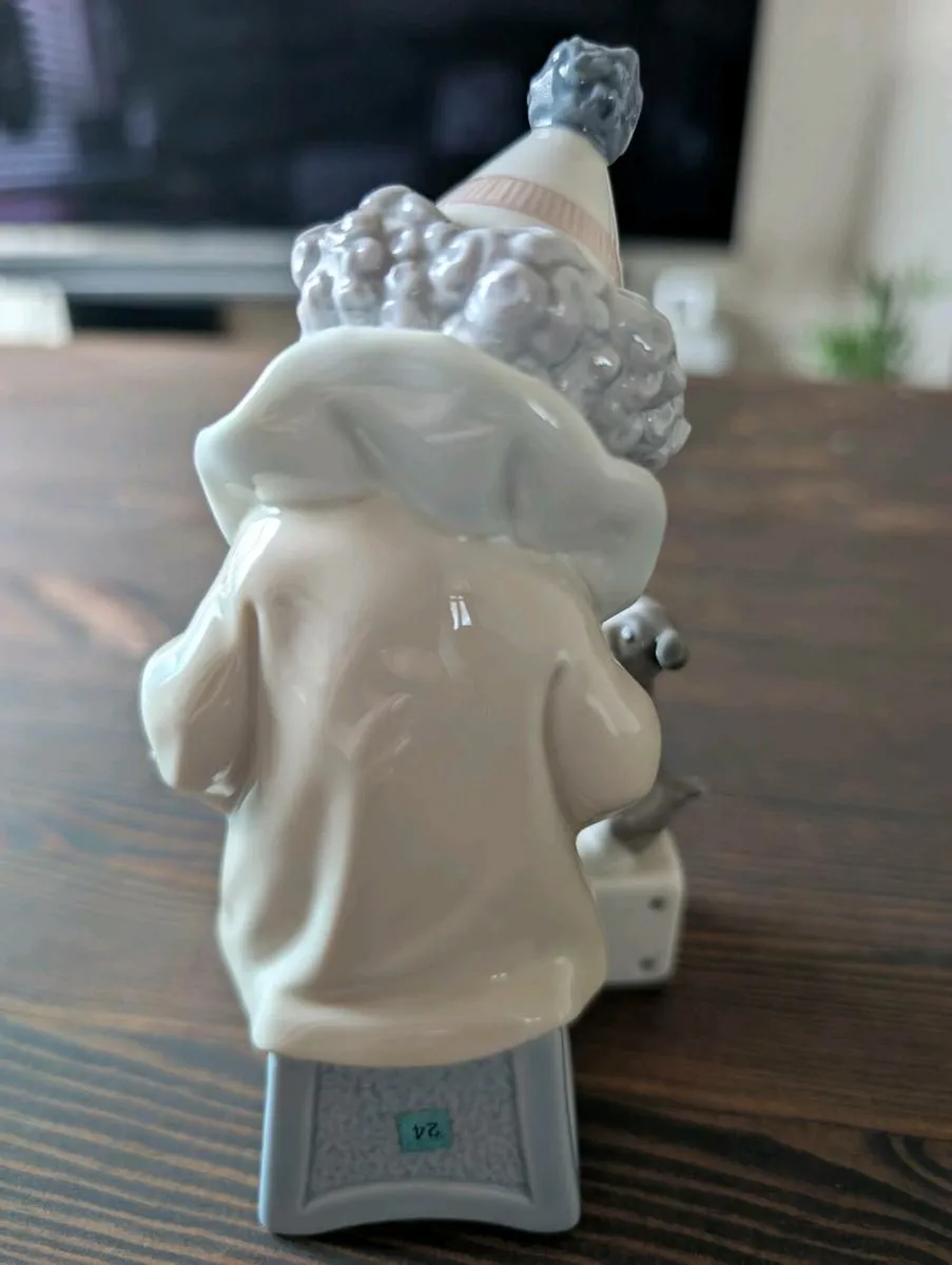 Lladro Pierrot with Concertina & puppy figurine - Image 4