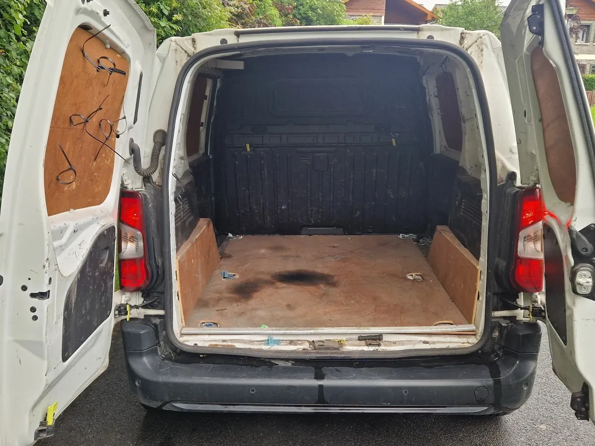 Citroen Berlingo 2021 no VAT - Image 4