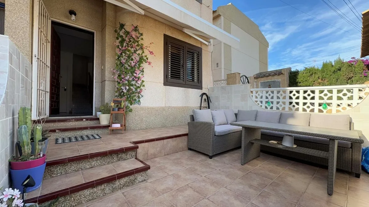 Spanish  Vila 2 Bed 2 bath - Image 2
