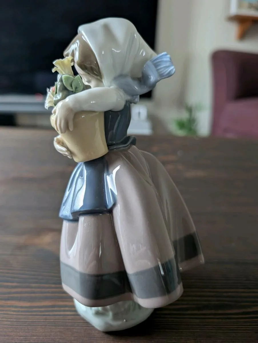 Lladro "Spring is Here" Girl with flowers figurine - Image 2