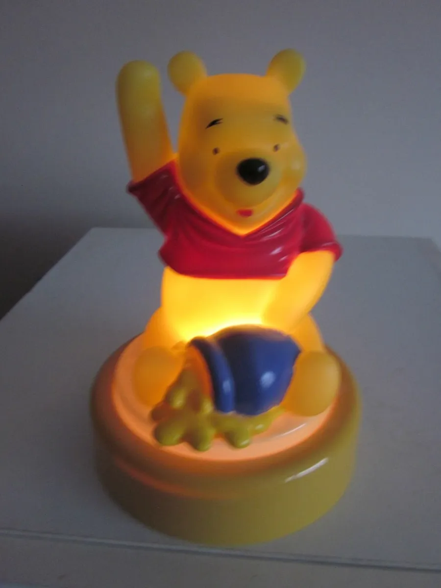 Disney Winnie the Pooh 3D Push Lamp - Image 1