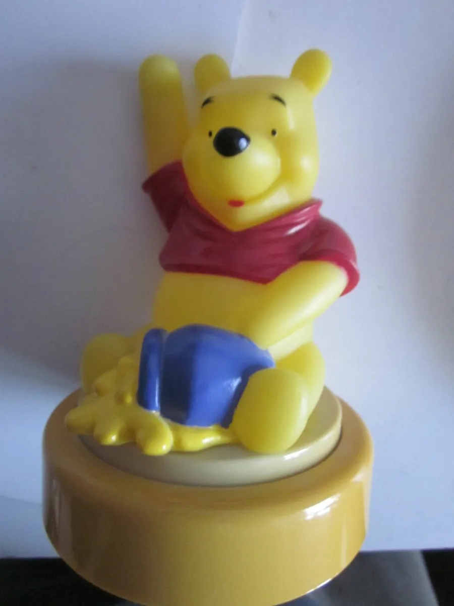 Disney Winnie the Pooh 3D Push Lamp - Image 4