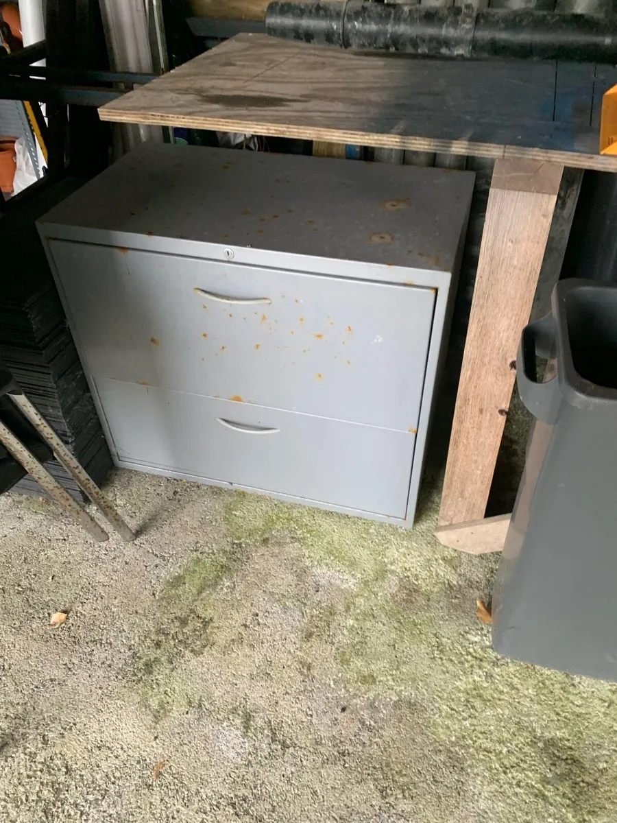Metal cabinet - Image 1