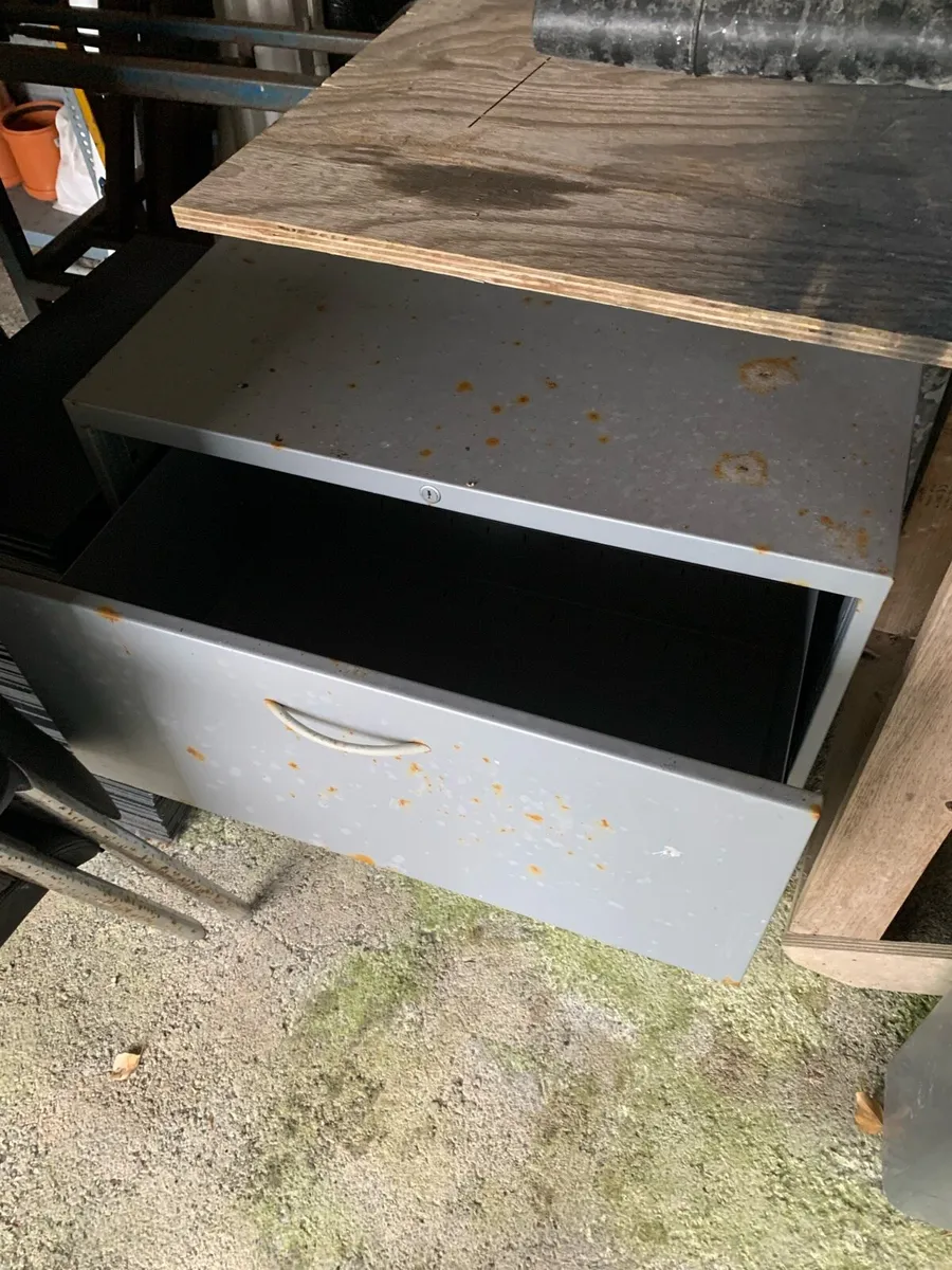 Metal cabinet - Image 2