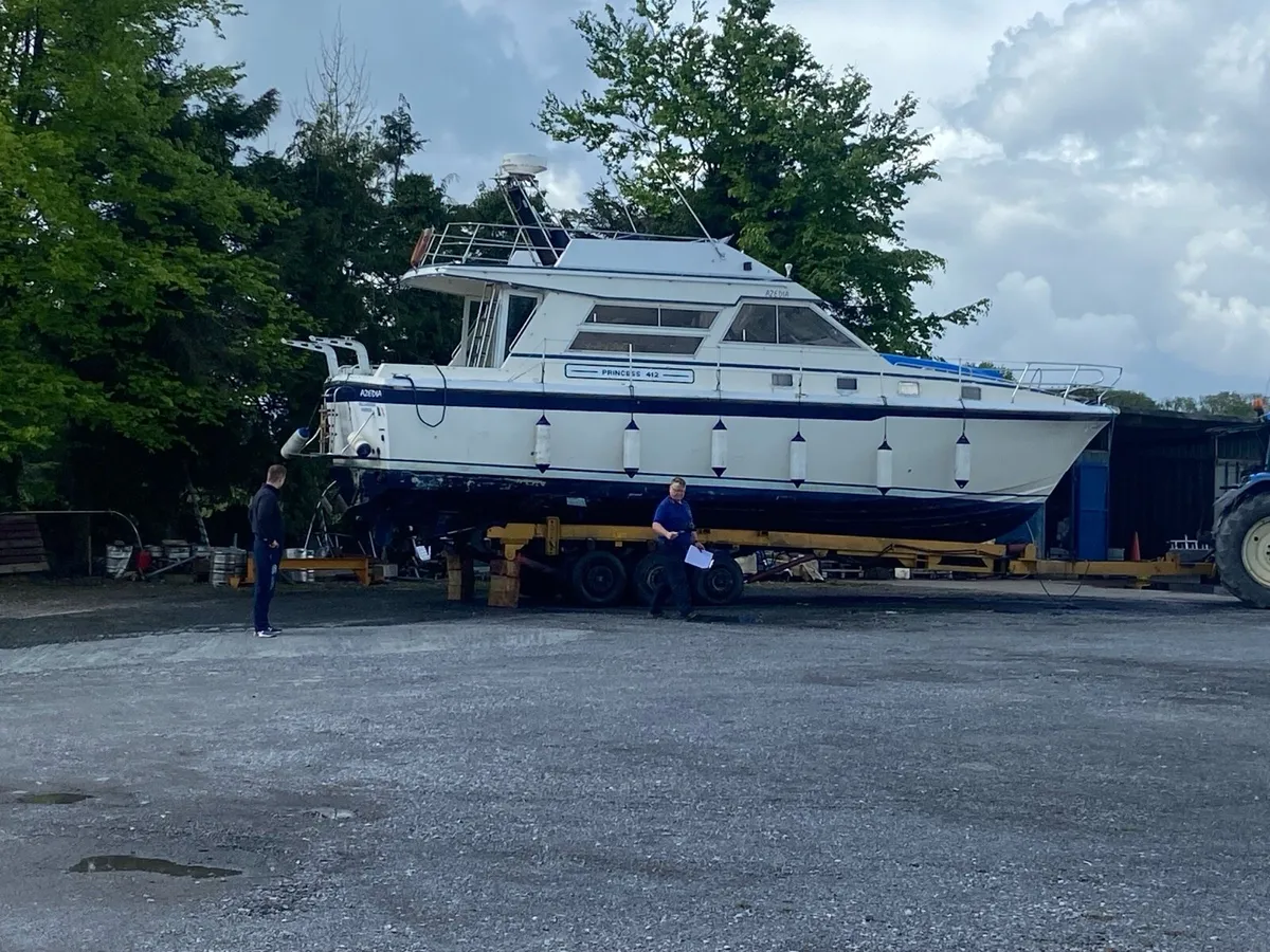 Princess 412  Flybridge cruiser - Image 1