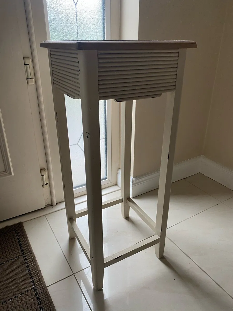 Plant table can be used for lamp either - Image 2