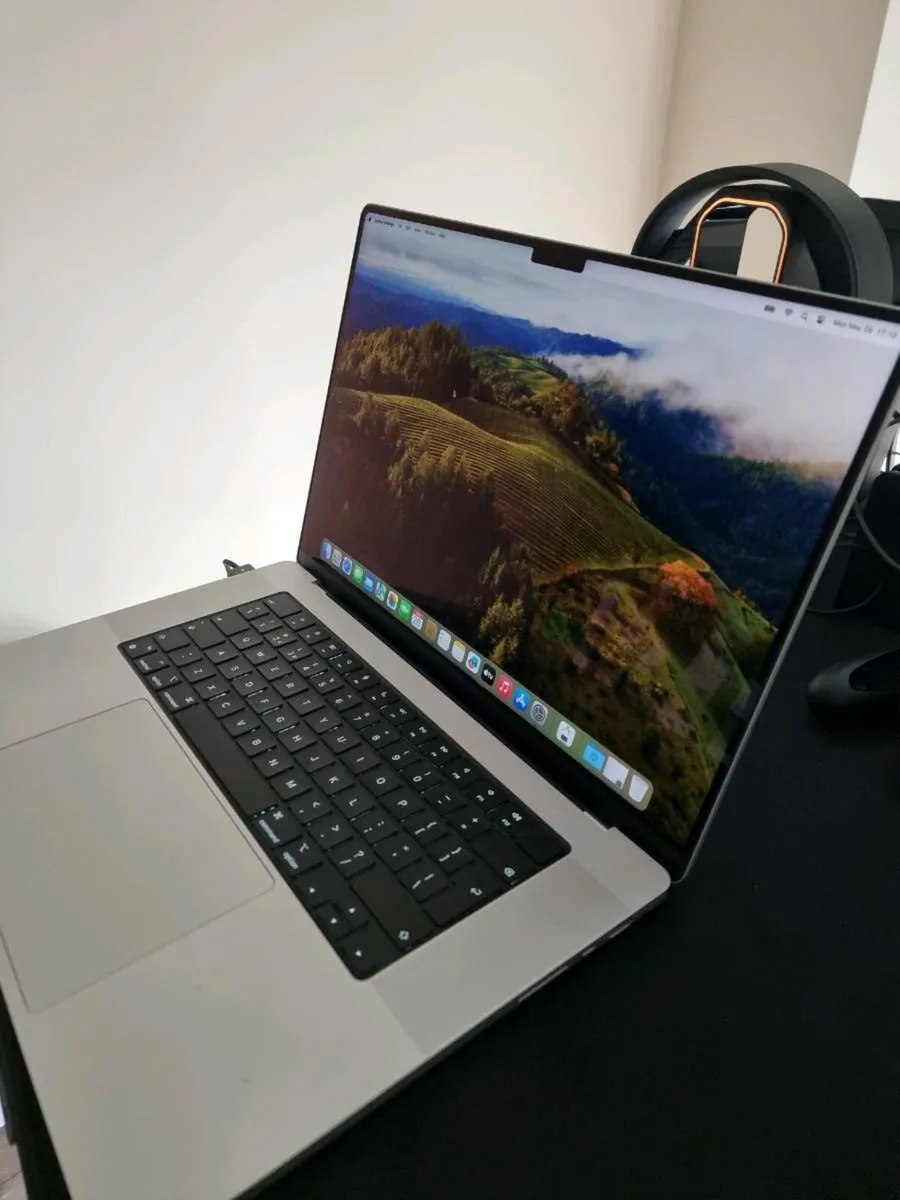 MacBook Pro M3 Pro - Image 2